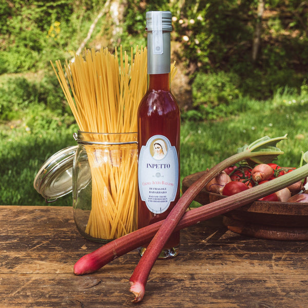 INPETTO - Aceto Balsamo di Fragole e Rabarbaro (Erdbeer/Rhabarber) - feinkostinpetto - Balsamico, Delikatessen, Erdbeer, Essig, Feinkost, feinkostinpetto, inpetto, inpetto-feinkost, inpettofeinkost, Mediterrane Küche, Rharbarber - inpetto.shop inpetto feinkostinpetto